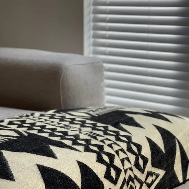 Awa Throw - Natural / Black