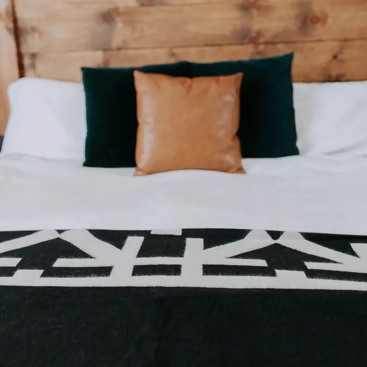 Destino Blanket - Natural / Black